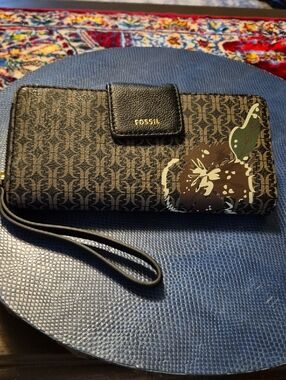 Fossil Brown Monogram Floral Zip Wristlet Wallet: L.8"×h.4". NWT.